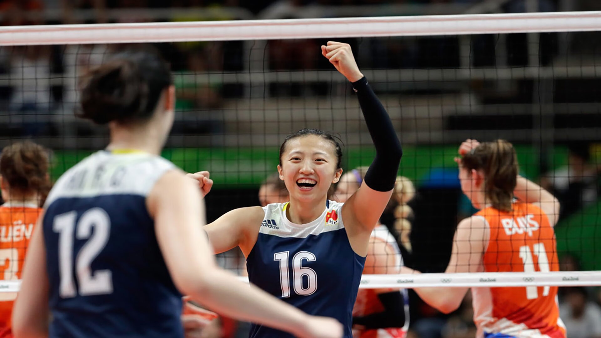 九游世界杯2026-蓝月暗涌，绿茵惊雷，当戈麦斯在墨西哥的注视下，用一粒爆射撕裂命运的唯一瞬间